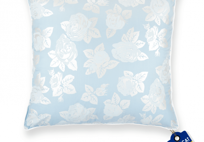 Perna cu puf si pana de gasca 60×60 cm albastru cu trandafiri argintii
